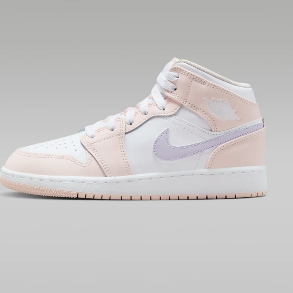 Jordan Kids Sneakers in White and Light Pink
